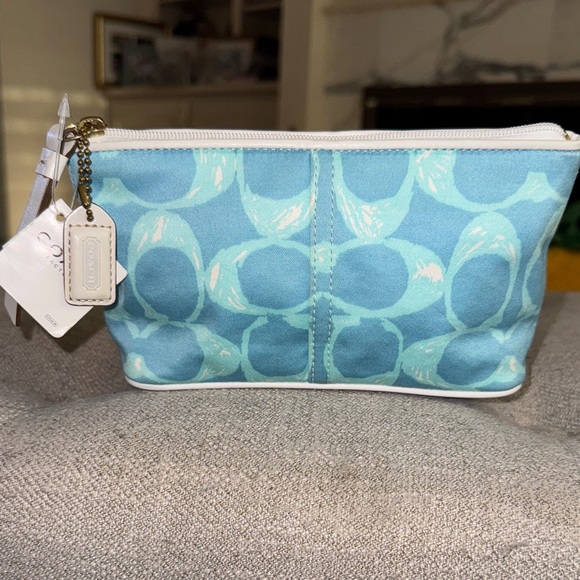 NWT, Coach vintage signature zip pouch in blue with white trim . - Picture 1 of 6